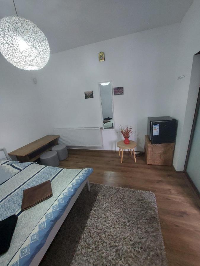 Camere Centrale Питешти Экстерьер фото
