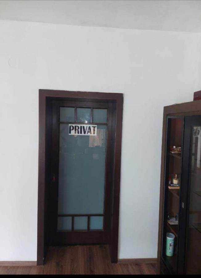 Camere Centrale Питешти Экстерьер фото