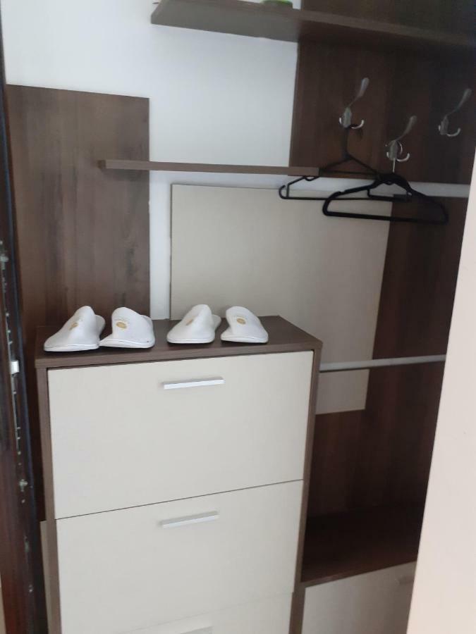Camere Centrale Питешти Экстерьер фото
